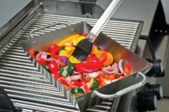 Broil King Gemüse Grillkorb Premium, Edelstahl 26 X 18cm -Party-Bbq 6708 Broil King Wok 69818 lifestyle 03