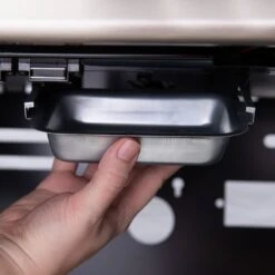 Broil King Baron 490 Black Gasgrill Inkl. Drehspieß - Modell 2023 - SMART Deal Inkl. Grillfürst Grill Control -Party-Bbq Broil King Gasgrill 875282 BARON490 DRIP TRAY 01