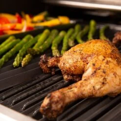 Broil King Baron 490 Black Gasgrill Inkl. Drehspieß - Modell 2023 - SMART Deal Inkl. Grillfürst Grill Control -Party-Bbq Broil King Gasgrill 875282 BARON490 FOOD 01