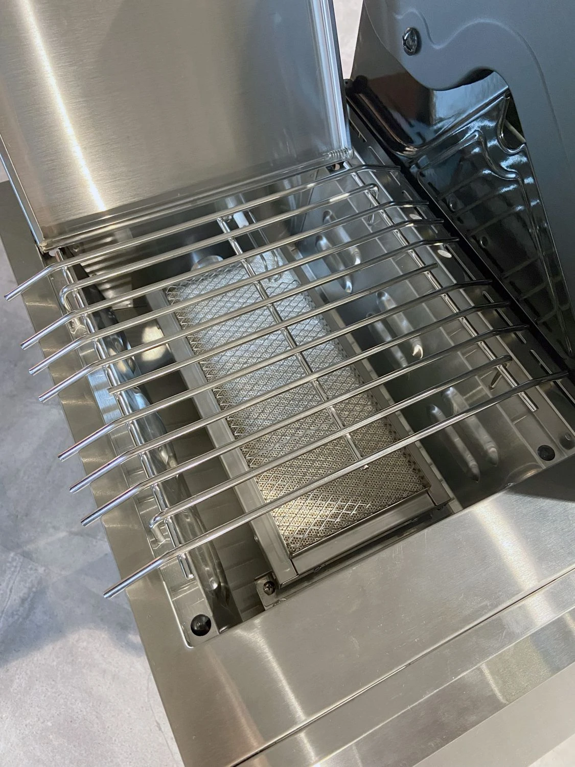 Grillfürst G620G 6-Brenner Gasgrill Mit Hochtemperaturbrenner, Heckbrenner Und Gusseisen Rosten - X-DEAL Inkl. Zubehörpaket 10 Grillfürst G620G 6-Brenner Gasgrill Mit Hochtemperaturbrenner, Heckbrenner Und Gusseisen Rosten - X-DEAL Inkl. Zubehörpaket – Bild 10