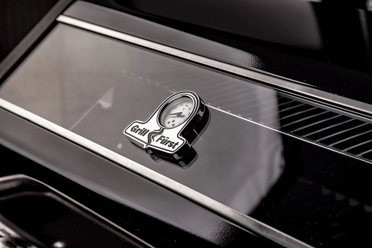 Grillfürst S530G 5-Brenner Gasgrill Mit Seitenkocher Und Gussrosten - Inkl. Gasgrill Einsteigerpaket 6 Grillfürst S530G 5-Brenner Gasgrill Mit Seitenkocher Und Gussrosten - Inkl. Gasgrill Einsteigerpaket – Bild 6