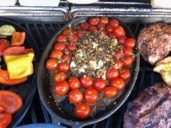 Napoleon Gusseisenpfanne Mit Untersetzer -Party-Bbq Gusspfanne mit Schafskaese