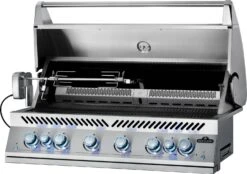 Napoleon 700-Series 44" BIG44 Edelstahl Einbaugrill Inkl. Drehspieß - Modell 2023 20 Napoleon 700-Series 44" BIG44 Edelstahl Einbaugrill Inkl. Drehspieß - Modell 2023 -Party-Bbq Napoleon Einbaugrill BIG44RB Rotisserie links