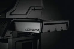 Napoleon Freestyle 365 Gasgrill, Graphit - Mit Sizzle Zone Und Tür - Modell 2023 NEU -Party-Bbq Napoleon Freestyle 365 Sizzle Zone Tuer Seitenablage