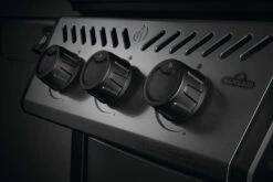 Napoleon Freestyle 365 Gasgrill, Graphit - Modell 2023 - X-DEAL Inkl. Drehspiess -Party-Bbq Napoleon Freestyle Bedienknoepfe 4