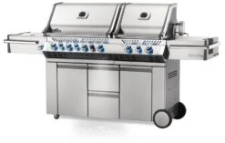 Napoleon Prestige Pro 825-3 Edelstahl Gasgrill Inkl. Drehspieß Und Bodenbeleuchtung - Modell 2023 - SMART Deal Inkl. Grillfürst Grill Control Mit Companion Device Und Einstichthermometer -Party-Bbq Napoleon Prestige Pro 825 Gasgrill seitlich