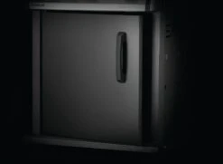 Napoleon Rogue SE 425 Gasgrill, Schwarz Mit Gussrosten - Hero Modell 2023 Inkl. Drehspieß - SMART Deal Inkl. Grillfürst Grill Control 36 Napoleon Rogue SE 425 Gasgrill, Schwarz Mit Gussrosten - Hero Modell 2023 Inkl. Drehspieß - SMART Deal Inkl. Grillfürst Grill Control -Party-Bbq Napoleon Rogue SE 425 Unterschrank Tueren schwarz