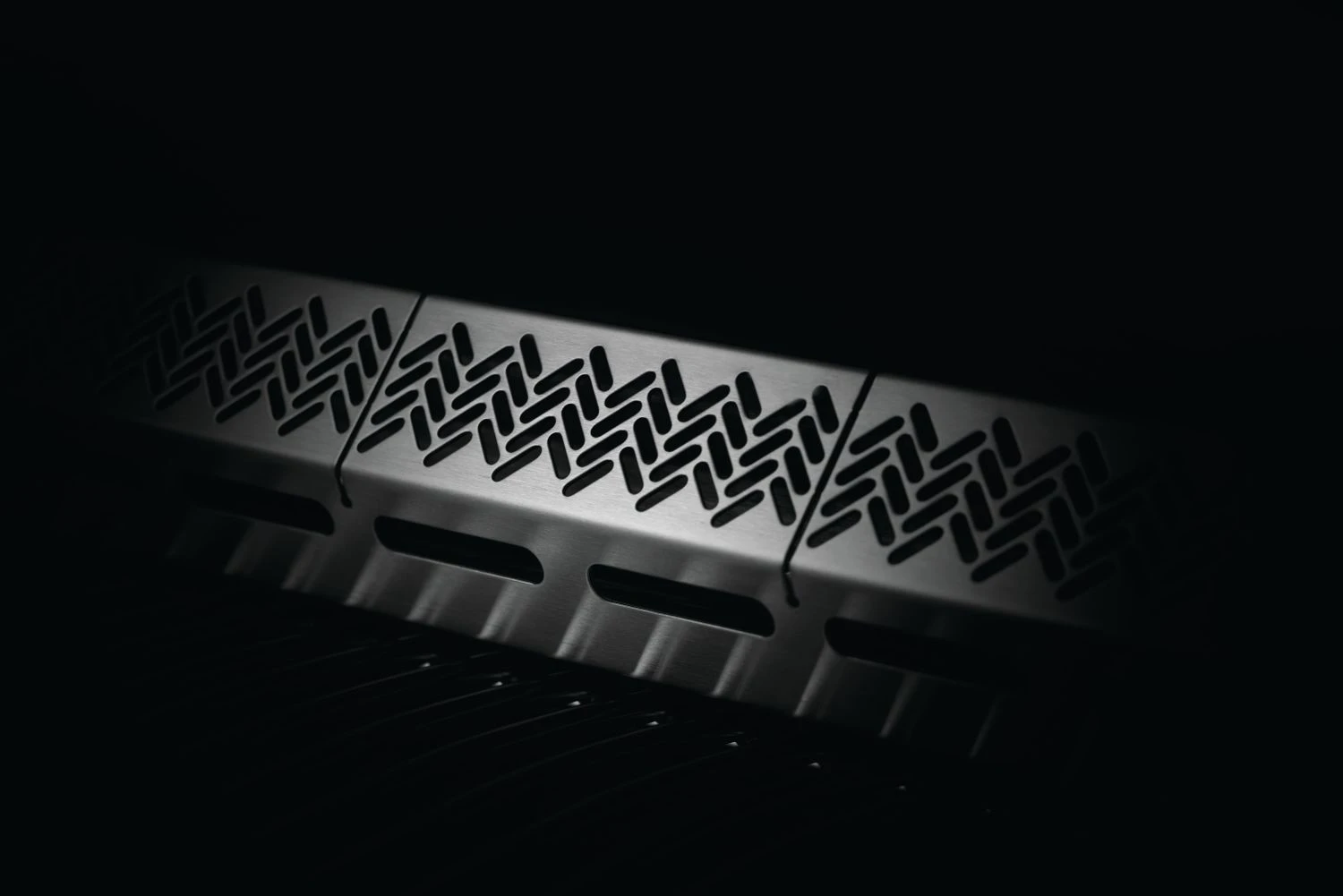 Napoleon Rogue SE 425 Gasgrill, Schwarz Mit Gussrosten - Hero Modell 2023 Inkl. Drehspieß - SMART Deal Inkl. Grillfürst Grill Control 13 Napoleon Rogue SE 425 Gasgrill, Schwarz Mit Gussrosten - Hero Modell 2023 Inkl. Drehspieß - SMART Deal Inkl. Grillfürst Grill Control – Bild 13