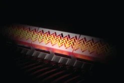 Napoleon Rogue SE 625 Gasgrill, Schwarz Mit Gussrosten, Sizzle Zone Und Heckbrenner - Modell 2023 -Party-Bbq Napoleon Rogue SE Backburner Heckbrenner glow 1