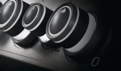 Napoleon Rogue SE 625 Gasgrill, Schwarz Mit Gussrosten, Sizzle Zone Und Heckbrenner - Modell 2023 -Party-Bbq Napoleon Rogue SE Drehknoepfe beleuchtet