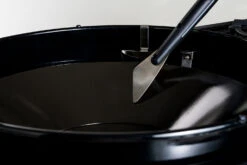 Outdoorchef Trichter Reinigungsset Für EASY FLIP Trichter -Party-Bbq Outdoorchef Trichter Schaber Anwendung01 1