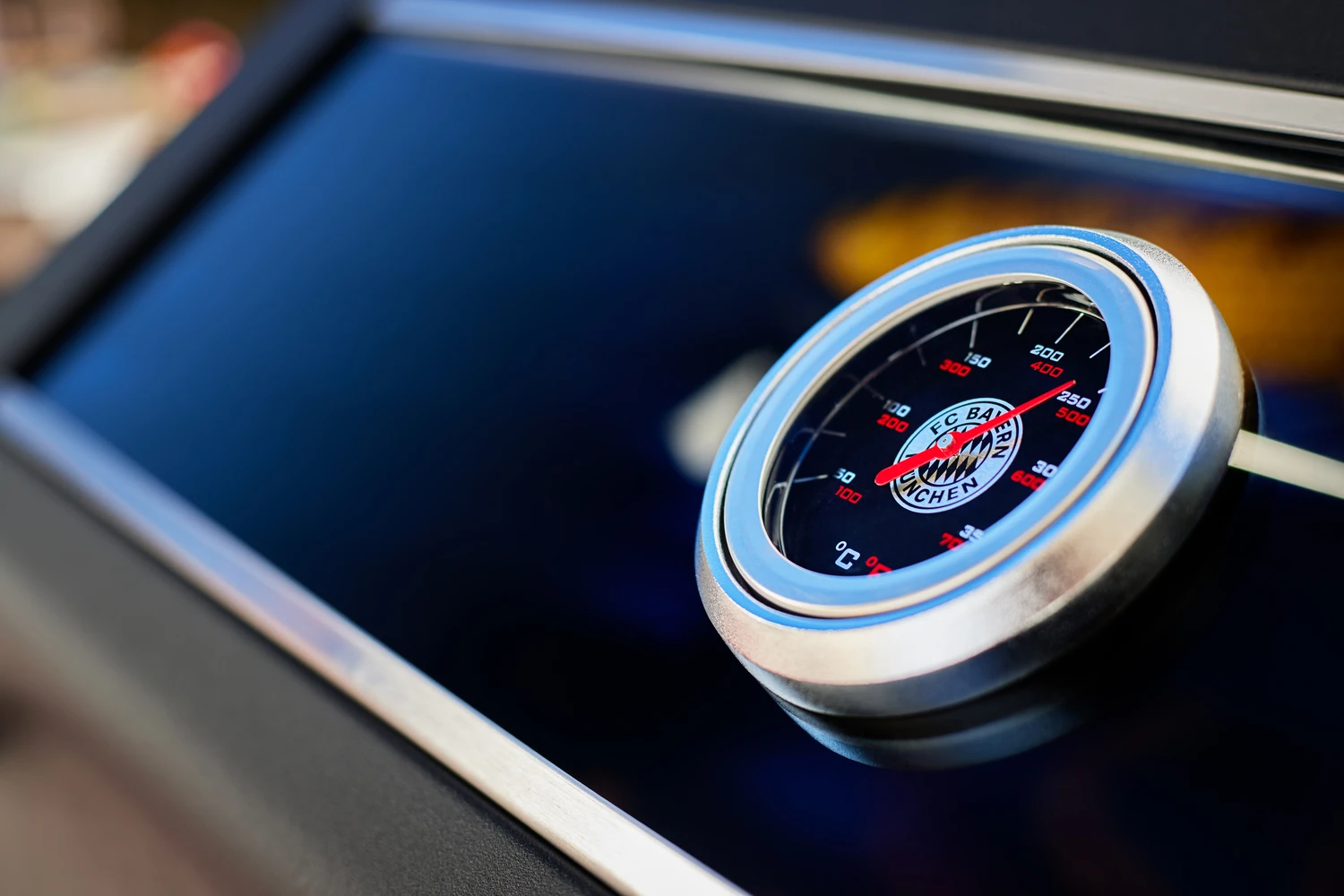 Rösle Videro G3-S VARIO+ Schwarz Gasgrill - FC Bayern Edition 10 Rösle Videro G3-S VARIO+ Schwarz Gasgrill - FC Bayern Edition – Bild 10