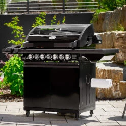 Rösle Gasgrill Magnum PRO G4-S - X-DEAL Inkl. Abdeckhaube Und Gusseisen Grillplatte - Modell 2023 -Party-Bbq Roesle Magnum PRO G4 S Lifestyle 2