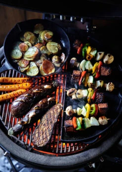 The Bastard Keramikgrill Urban Medium - Complete - Schwarz Matt - Modell 2023 -Party-Bbq The Bastard Medium Grillflaeche Pfanne