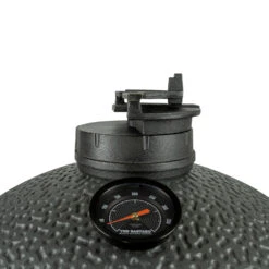 The Bastard Keramikgrill VX Medium - Complete - Schwarz Matt - Modell 2023 17 The Bastard Keramikgrill VX Medium - Complete - Schwarz Matt - Modell 2023 -Party-Bbq The Bastard VX Medium Detail Topcap Position2