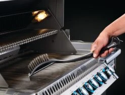 Napoleon Grillbürste Mit Edelstahlborsten Und Grillschaber -Party-Bbq napoleon grillbuerste anwendung schaber 62052