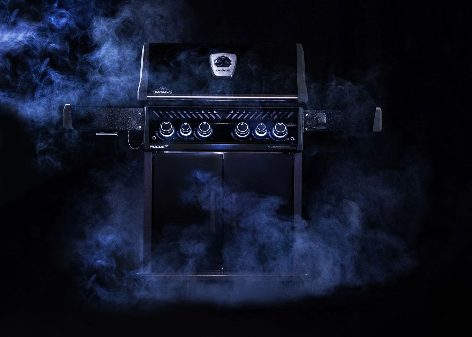 Napoleon Rogue SE 525 Gasgrill - All-black - Grillfürst Edition Inkl. Abdeckhaube - SMART Deal Inkl. Grillfürst Grill Control - Modell 2022 8 Napoleon Rogue SE 525 Gasgrill - All-black - Grillfürst Edition Inkl. Abdeckhaube - SMART Deal Inkl. Grillfürst Grill Control - Modell 2022 – Bild 8